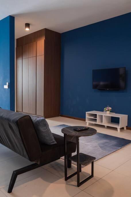 Deluxe Seaview Suite Twin Bed By The Only Bnb Tanjung Tokong Zewnętrze zdjęcie