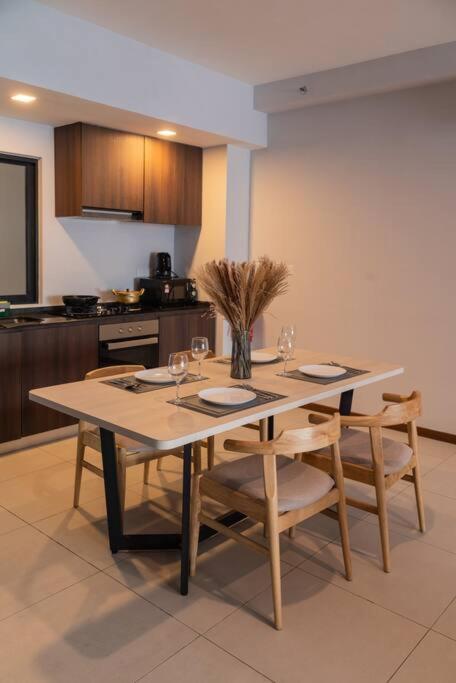 Deluxe Seaview Suite Twin Bed By The Only Bnb Tanjung Tokong Zewnętrze zdjęcie