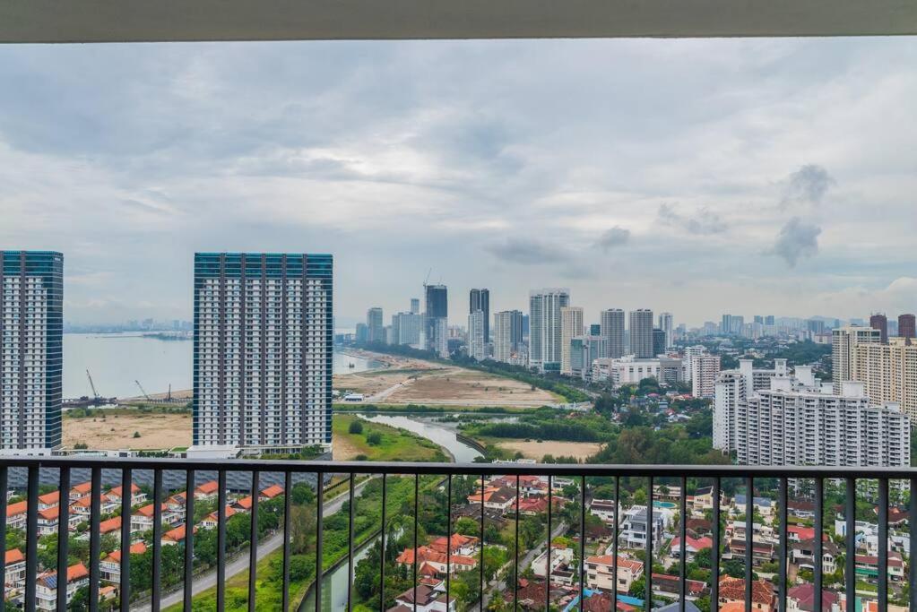 Deluxe Seaview Suite Twin Bed By The Only Bnb Tanjung Tokong Zewnętrze zdjęcie